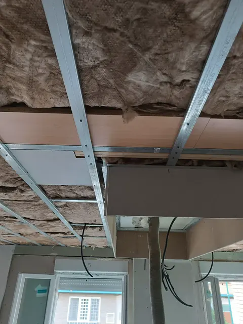 Estructura de sistema PYL con aislamiento interior