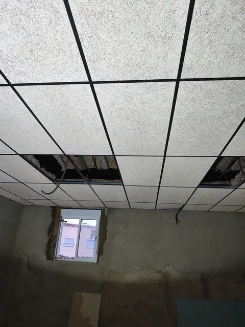 Techo desmontable de sistema PYL en obra interior